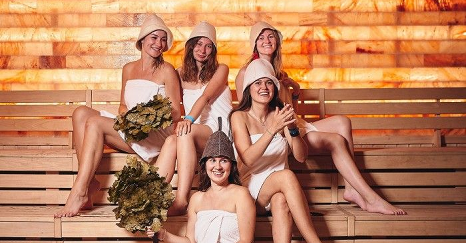 Парение классическое с двумя дубовыми вениками (2 захода)